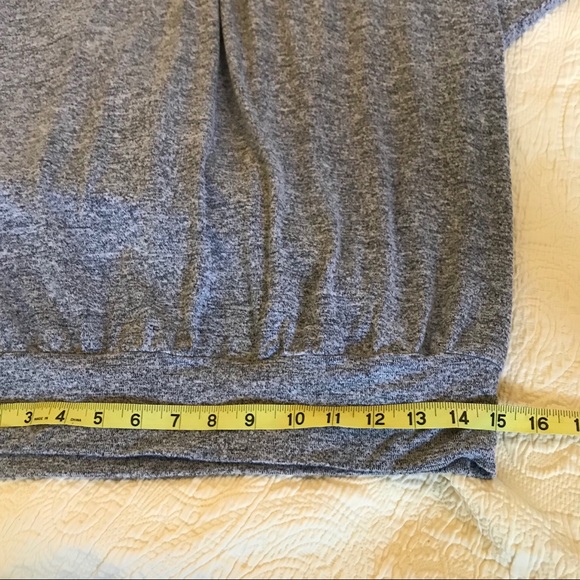 comfy gray soft short sleeve top - incredibly soft & flattering. V neck - Picture 6 of 8